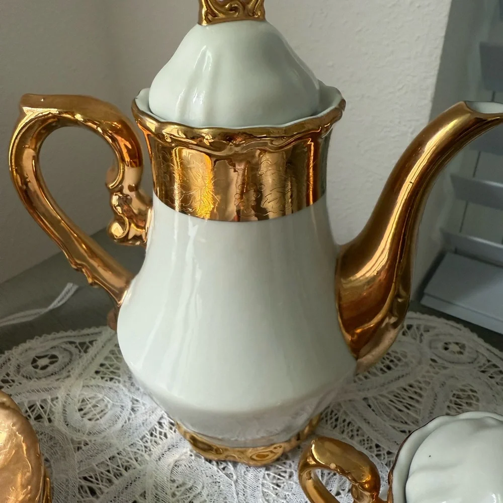 KPM White Gold Trim Tea Set 6 Cups/Saucers, Teapot, Creamer & Sugar Bowl - Picture 6 of 7